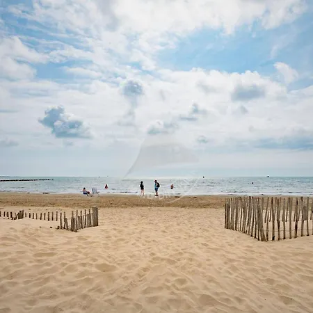 As17378 - P4 Dans Sur La Avec Vue Et Piscine Le Grau-du-Roi